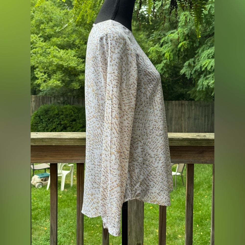White House Black Market Cream and Gold Silk snake print Blouse 8 EUC - Picture 3 of 6